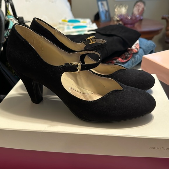 Naturalizer Black Pumps - Picture 1 of 4
